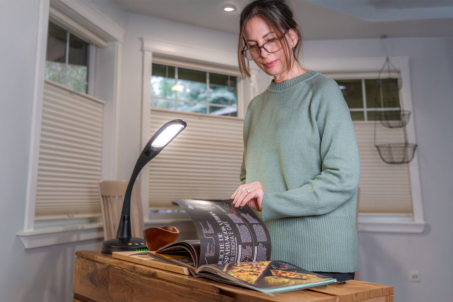 Stella»GO Portable Task Lamp + Charging Pad - Bulk Buy (Case of 4)