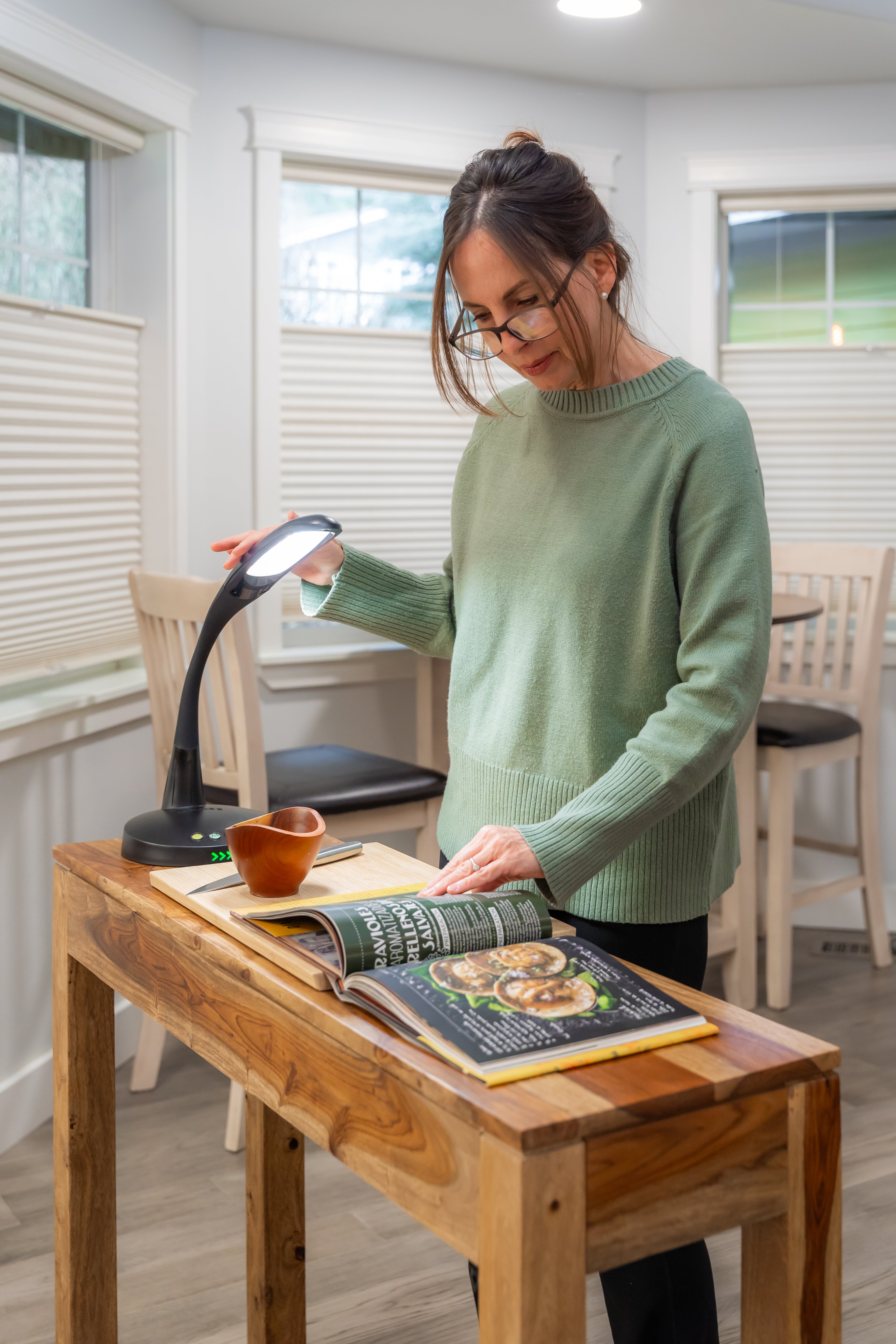 Stella»GO Portable Task Lamp + Charging Pad - Bulk Buy (Case of 4)